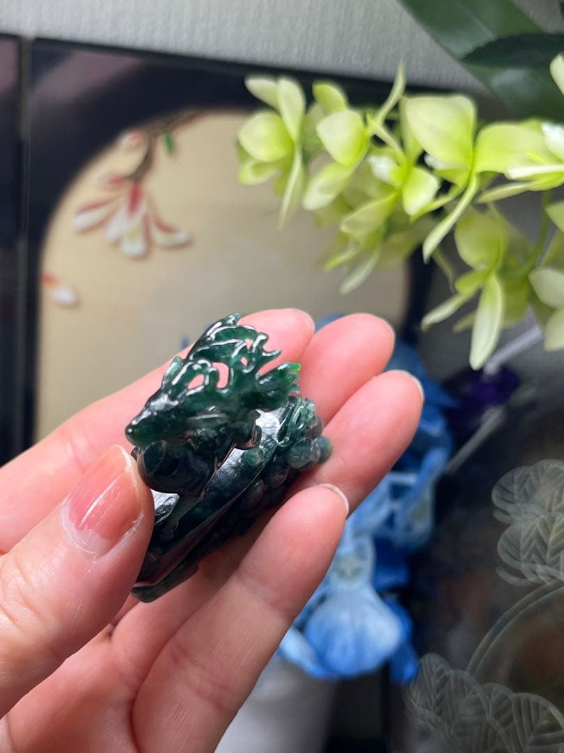 コレクション品❣️新入荷❣️天然A貨翡翠　原石刻み精巧なエゾシカ　鑑定書付き
