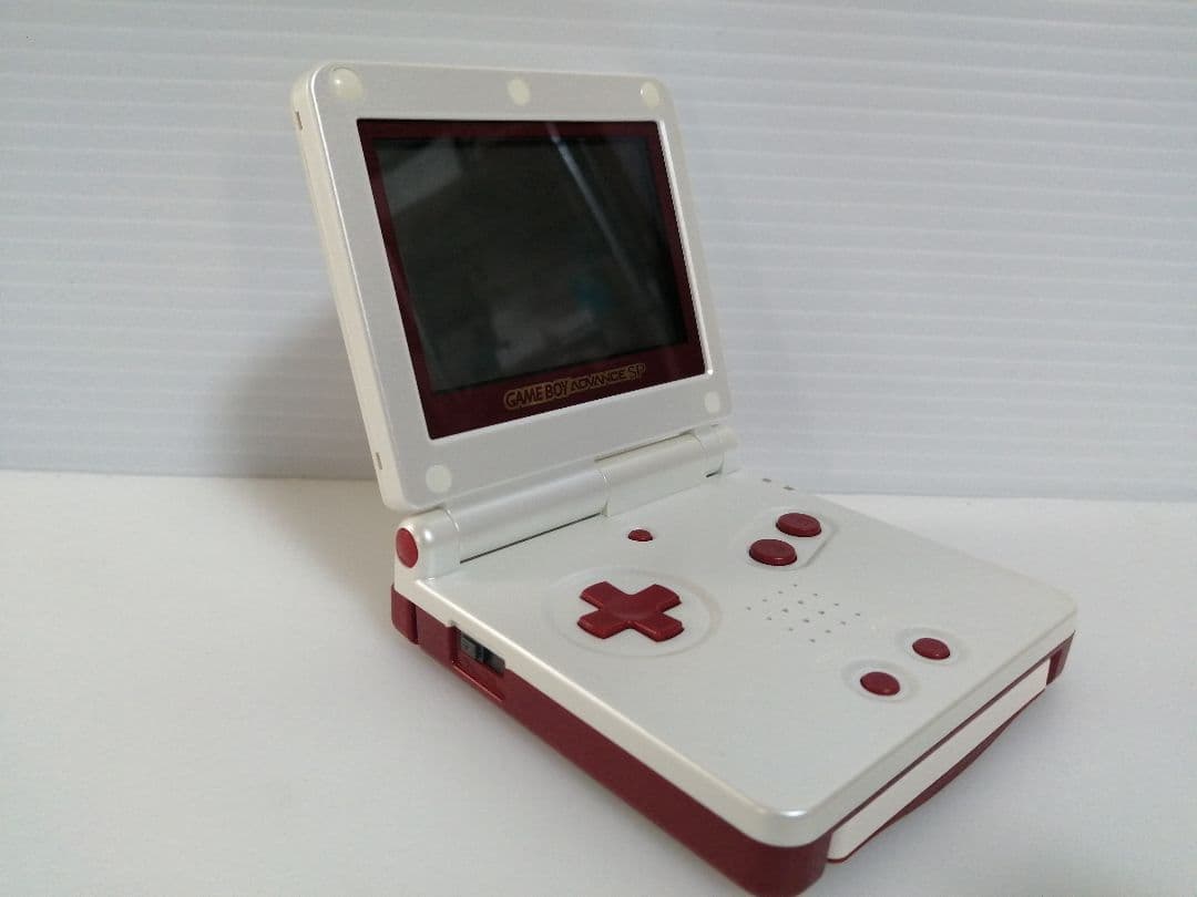 ゲームボーイアドバンスSP ファミコンカラー モデル　AGS-001