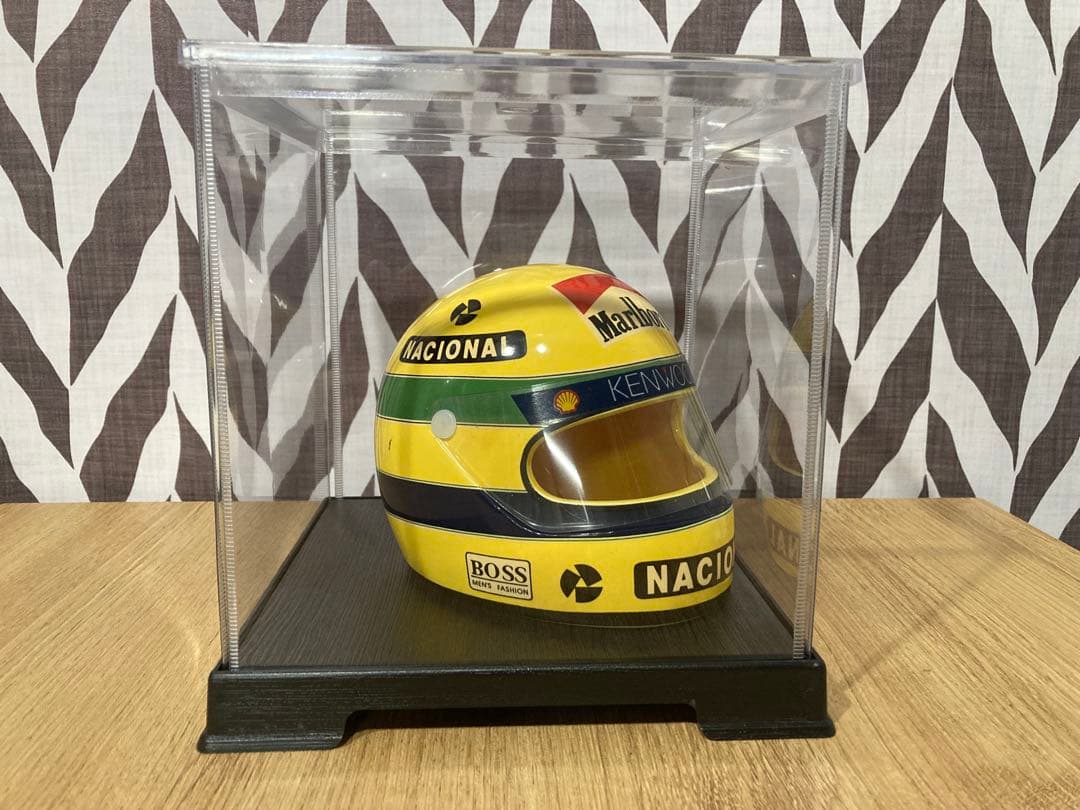 ケース付き　アイルトン・セナ　陶器製ヘルメット置物　灰皿