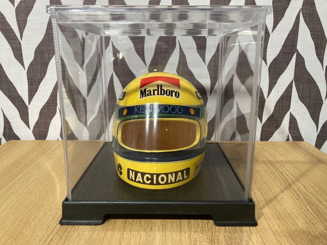 ケース付き　アイルトン・セナ　陶器製ヘルメット置物　灰皿
