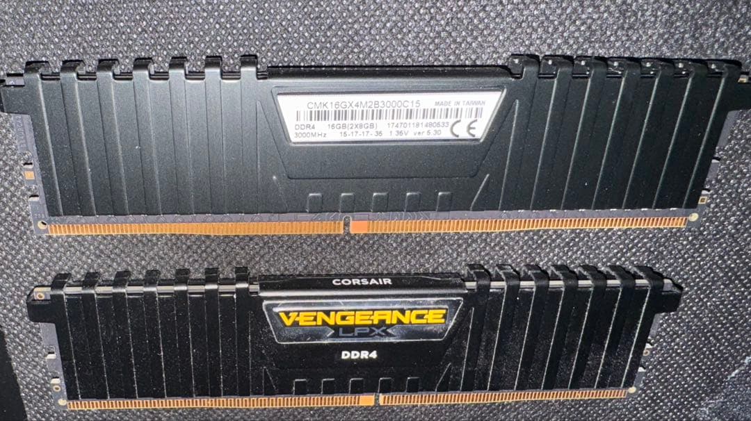 メモリ　corsair ddr4 16GB 3000mhz