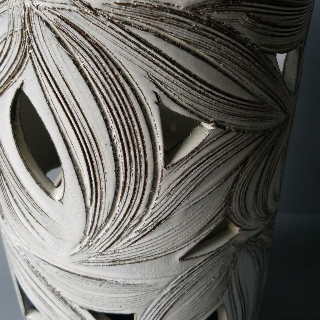 信楽焼傘立て  前面唐草彫 高さ４８cm