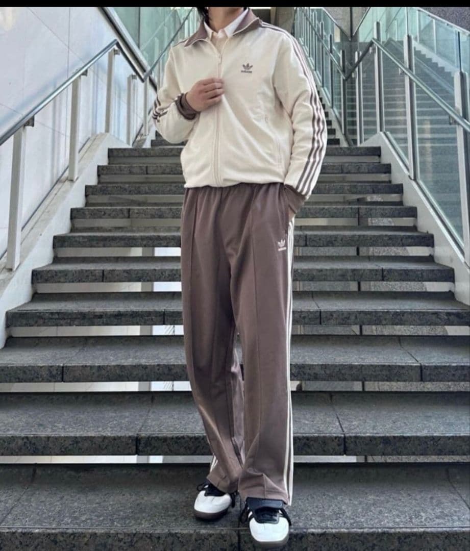 アディダスオリジナルジャージーセットアップ
