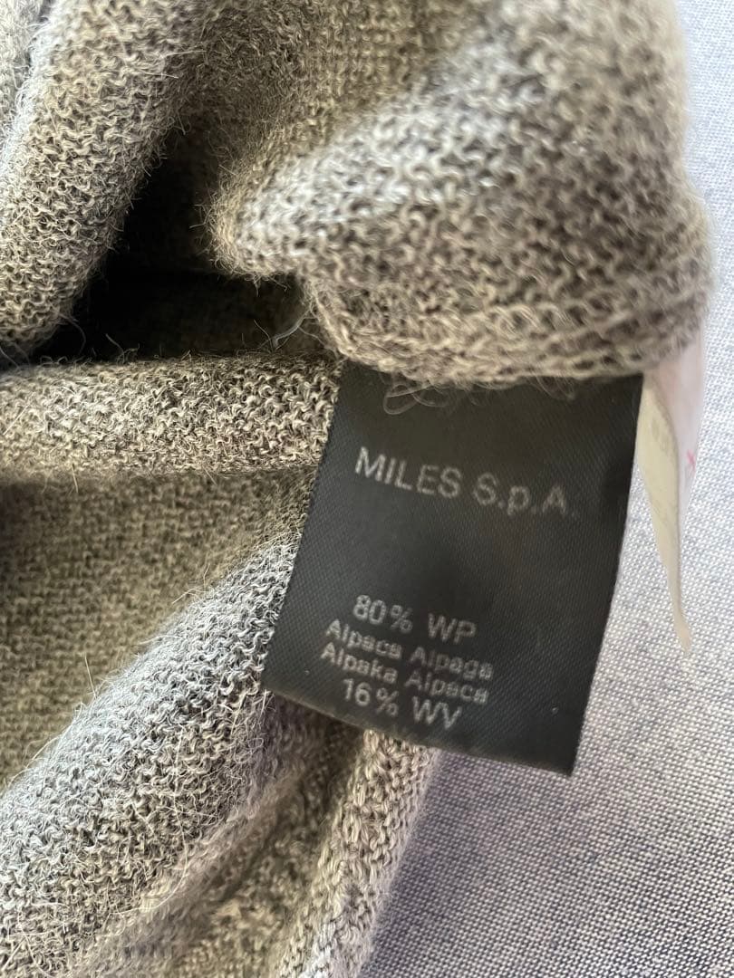 【極美品】ジョルジオアルマーニ　デザインVネックニット　４８　グレー　アルパカ