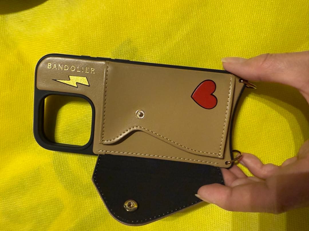 新品同様！BANDOLIER iPhone 16Pro ケース