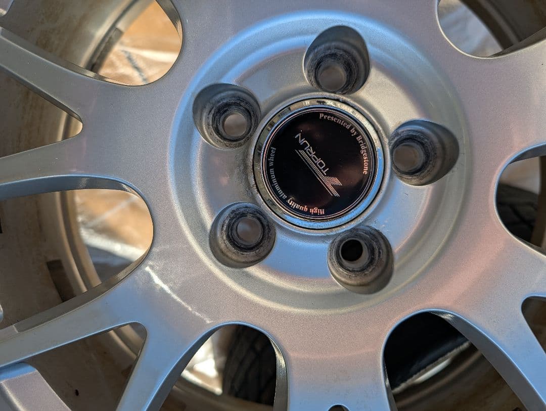 アルミホイール付きスタッドレスタイヤ215/50R17