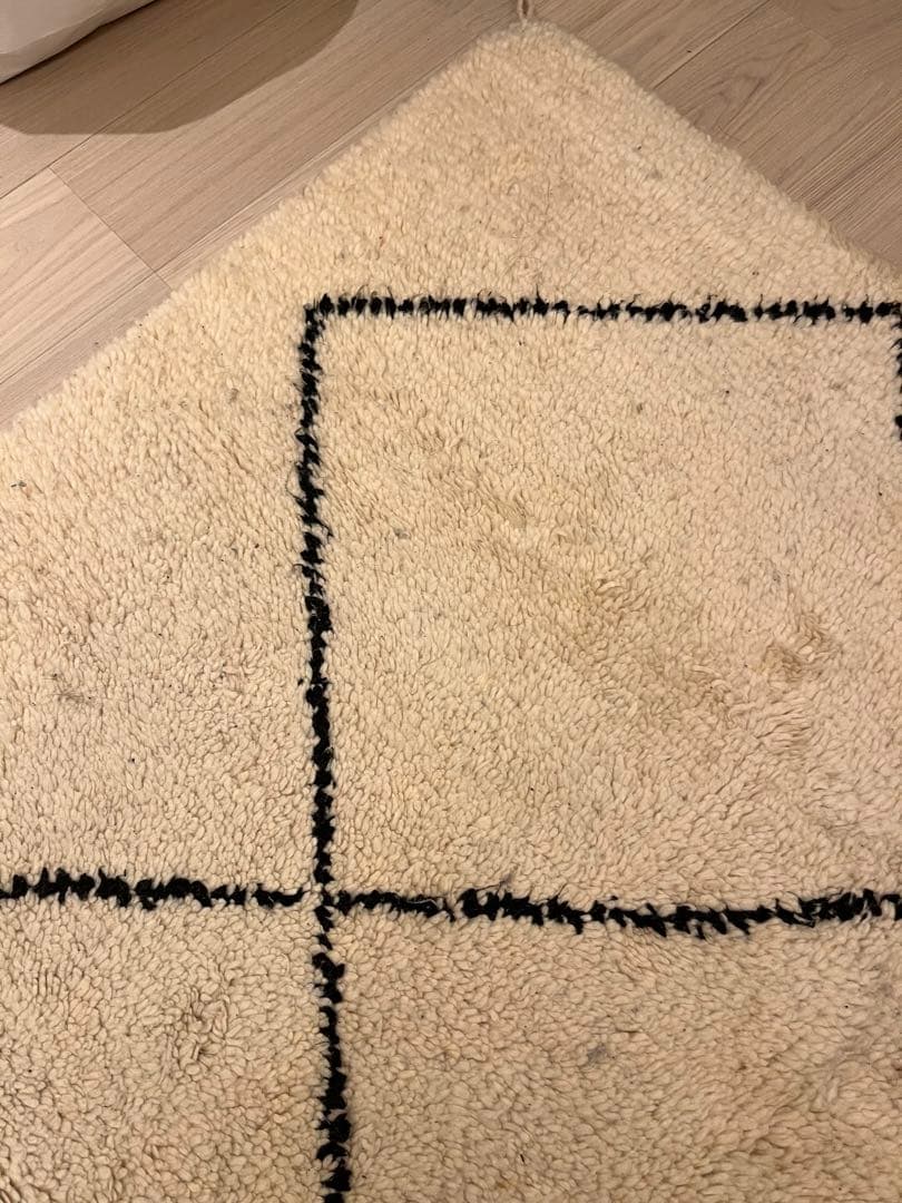 ベニワレン ウールラグ 150cm x 193cm