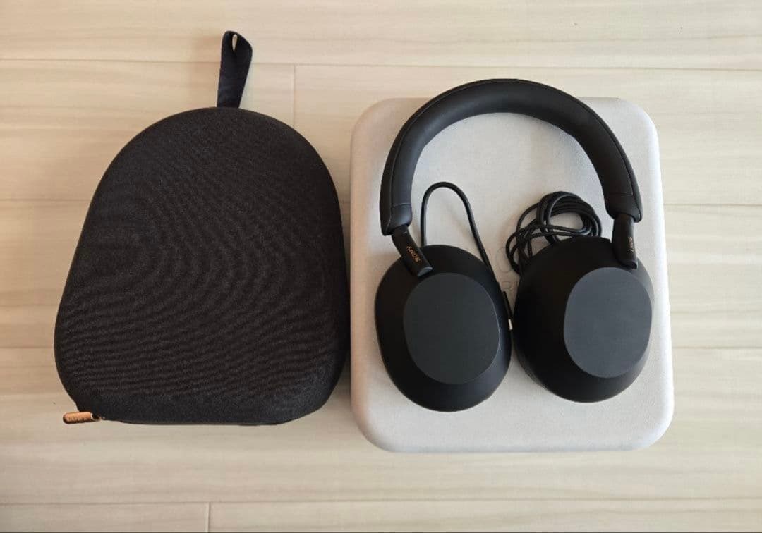 【美品】ソニーワイヤレスノイズキャンセリングヘッドホン WH-1000XM5