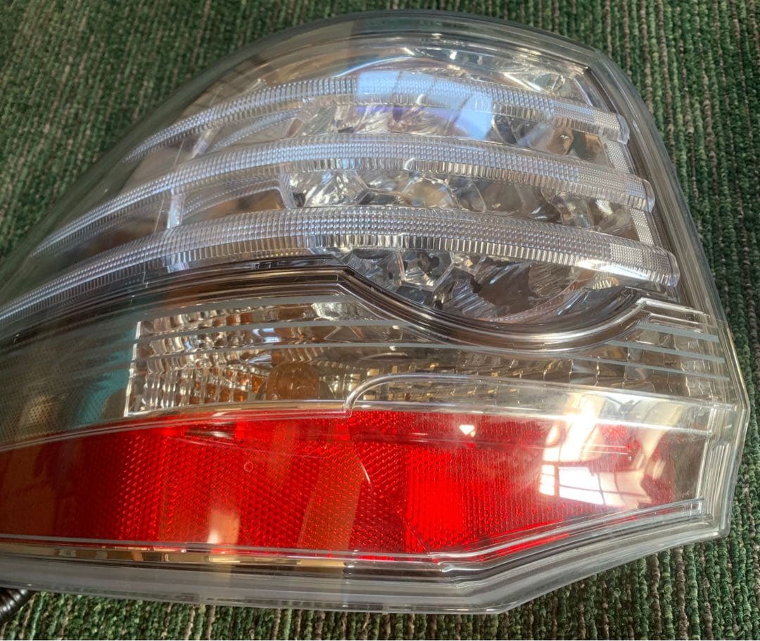 トヨタ クラウン ハイブリッド（DAA‑GWS204） テールランプ 左右 /