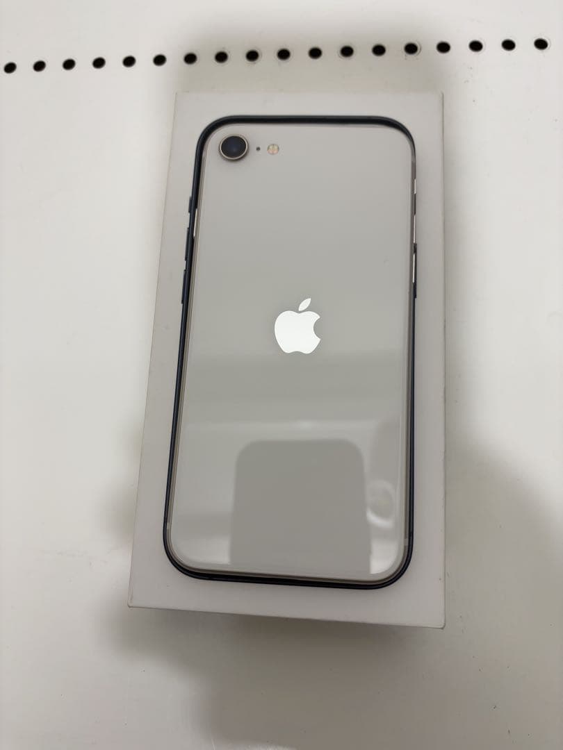 早い者勝ち　[SIMフリー]Apple iPhone se3 64GB