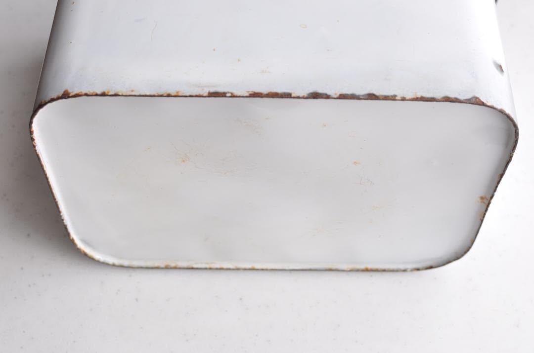 イギリスアンティーク　ホーローブレッド缶　シャビー　ビンテージ　蚤の市