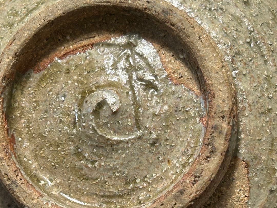 美しい古美術◾️蔵から深みのある緑色の釉薬が流れる上品で美しい平茶碗が出て来ました