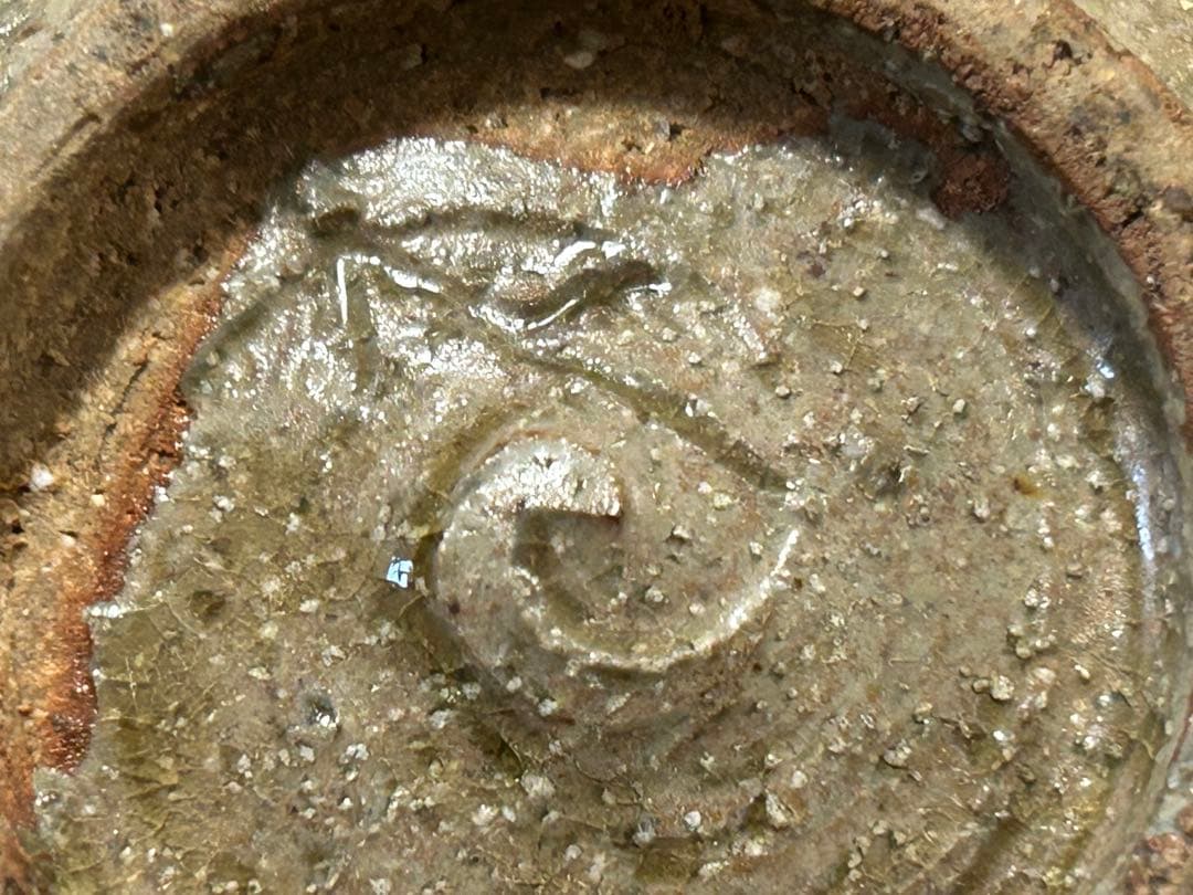 美しい古美術◾️蔵から深みのある緑色の釉薬が流れる上品で美しい平茶碗が出て来ました