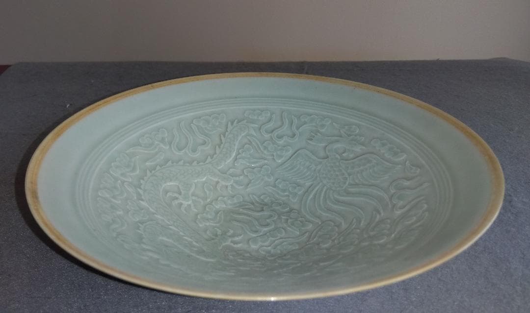 中國古陶磁器　宋　印花対龍鳳凰紋椀　青白磁　景徳鎮窯