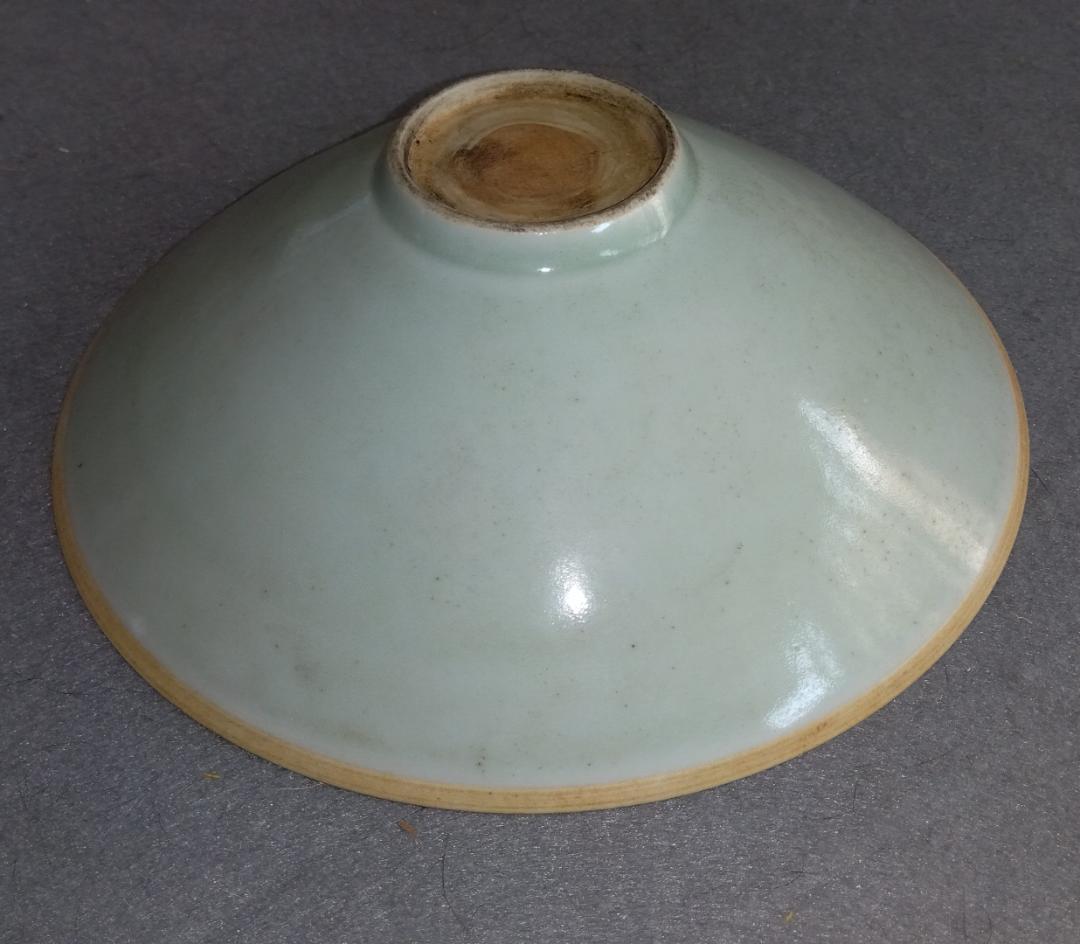 中國古陶磁器　宋　印花対龍鳳凰紋椀　青白磁　景徳鎮窯