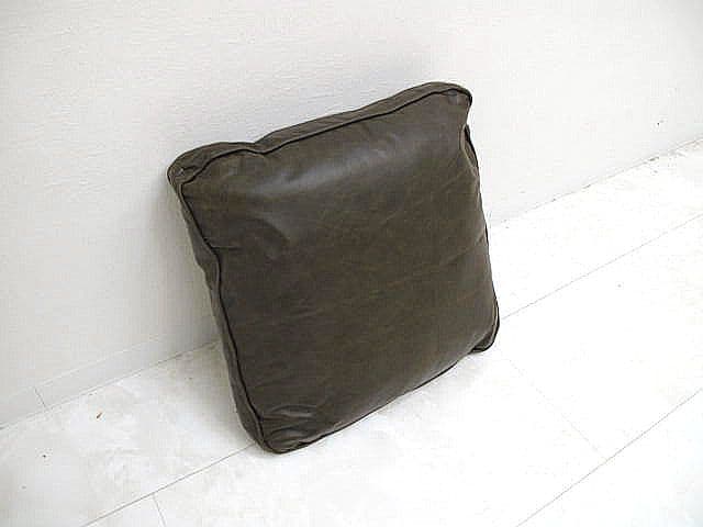 未使用品 イタリア製 コンテンポ　本革スクエアクッション 45cm 厚み15cm
