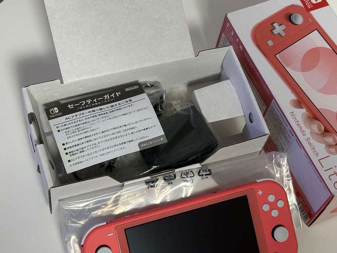 【新品同様】Nintendo Switch Lite コーラル