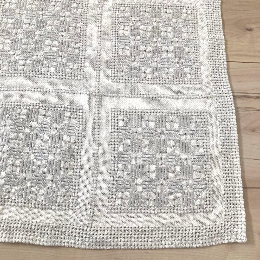 B北欧ヴィンテージ丁寧なニードルワークが施されたリネンのテーブルクロス（グレー）