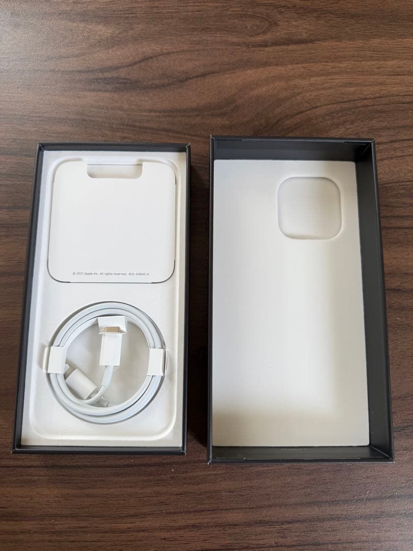 Y*I様 iPhone13 pro 256GB シエラブルー　未開封　純正レザー