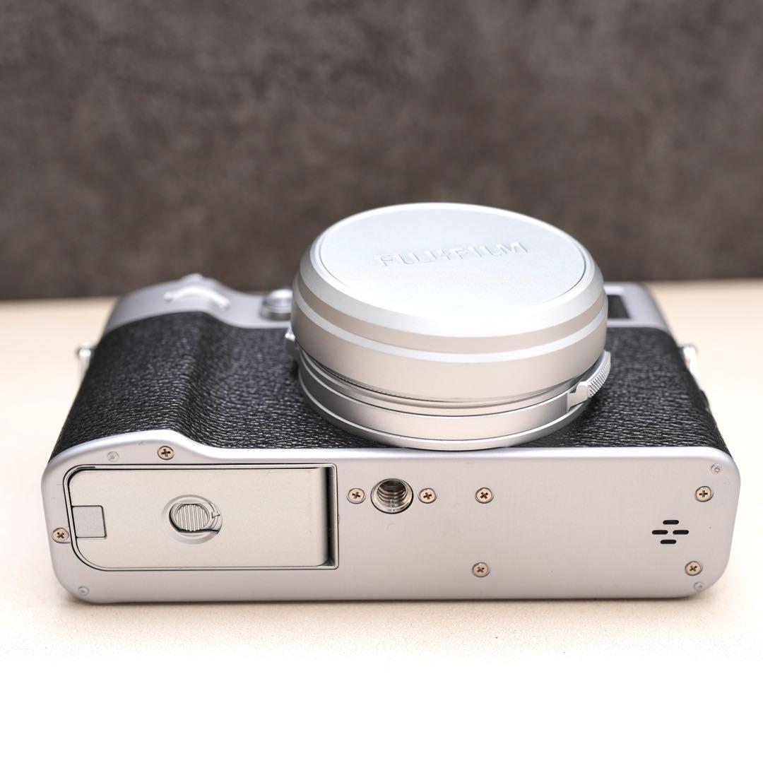 【美品】保有半年　X100VI シルバー、フィルターアダプター等同梱