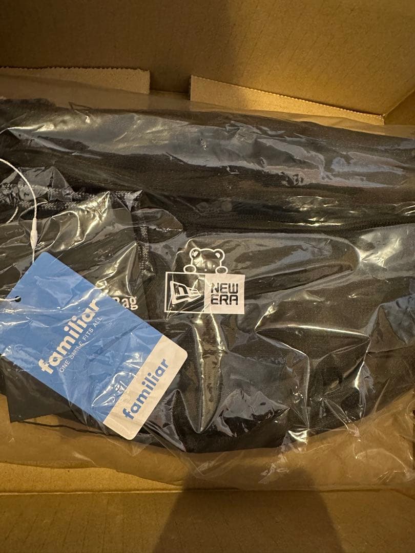 ファミリア ニューエラ ボディバッグ