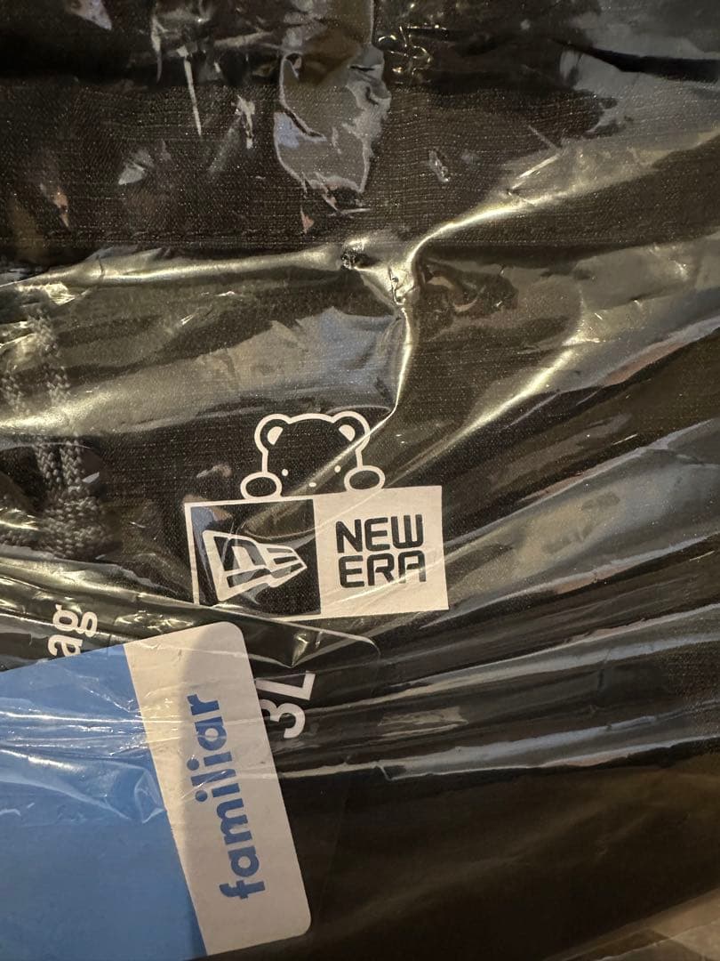 ファミリア ニューエラ ボディバッグ