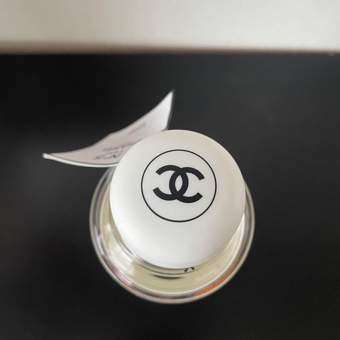 CHANEL N°5 L'EAU ウォーターボトル　ミニ香水付き