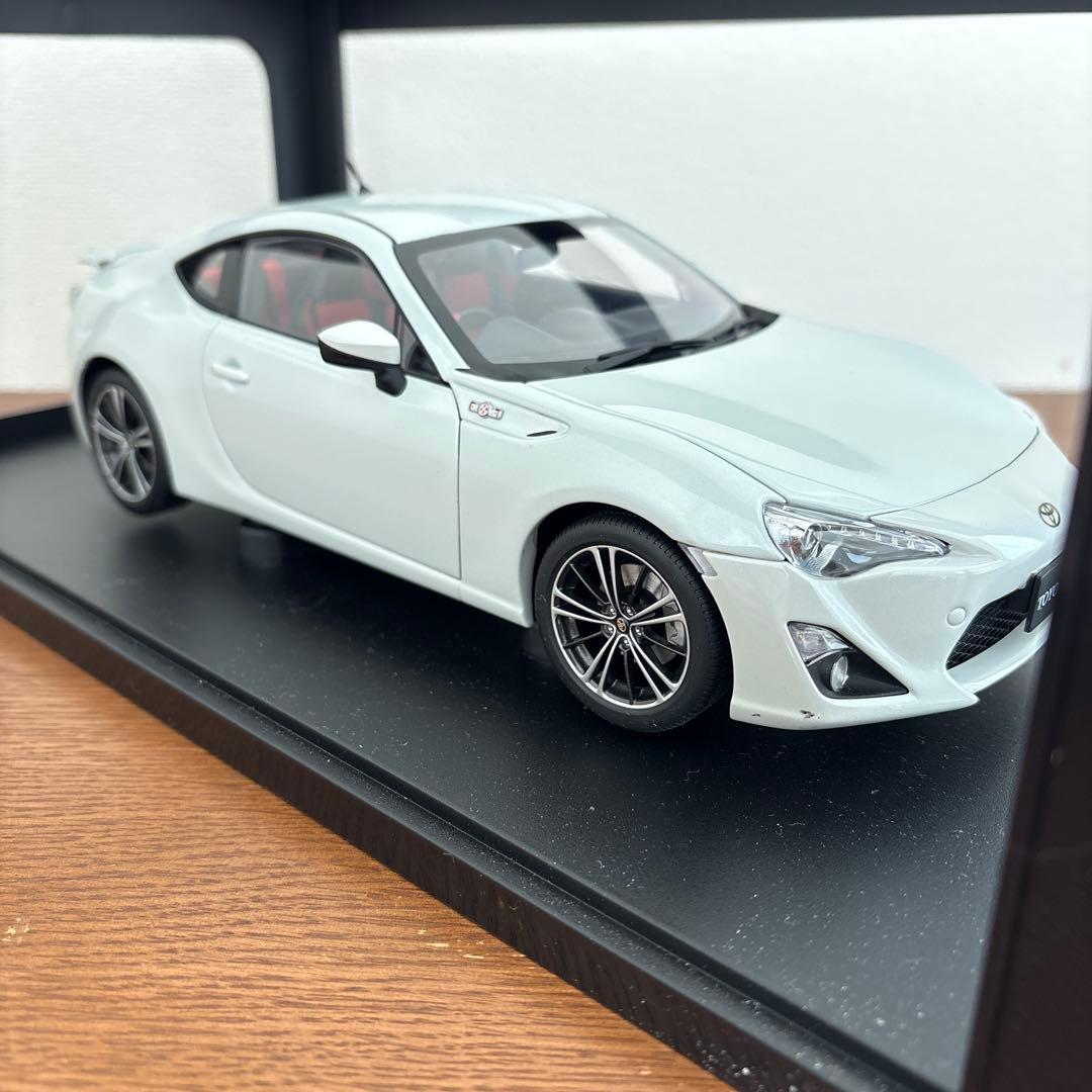 オートアート　トヨタ　TOYOTA 86 1/18 ミニカー　ホワイト