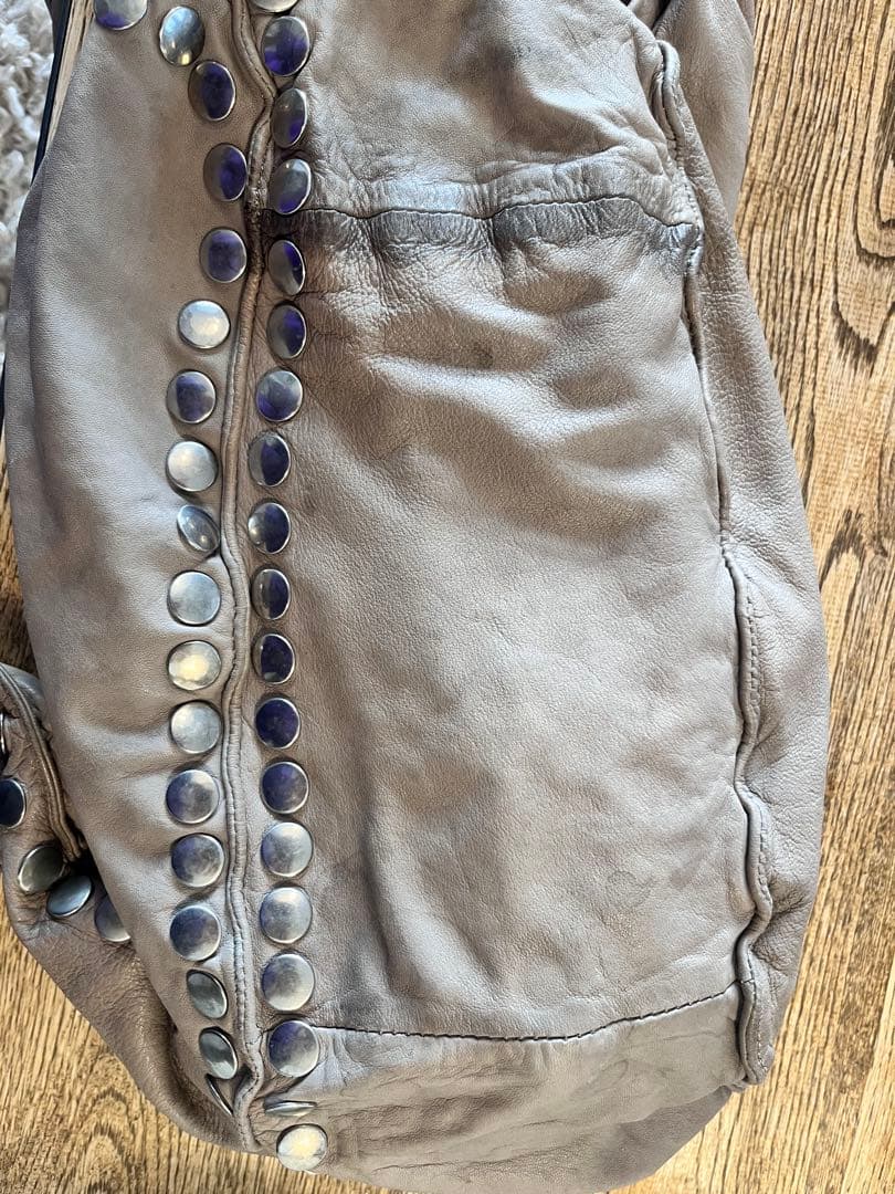 MARNI スタッズ付きグレーショルダーバッグ