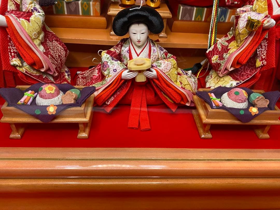 東京久月　雛人形オルゴール付き五人飾り・間口約５７×奥行約３１×高さ約３８㎝