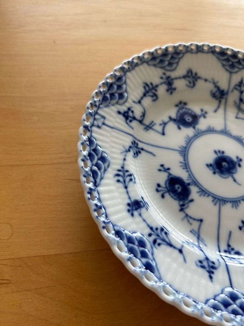 もも　①ロイヤルコペンハーゲン　ブルーフルーテッド フルレース17cm 皿