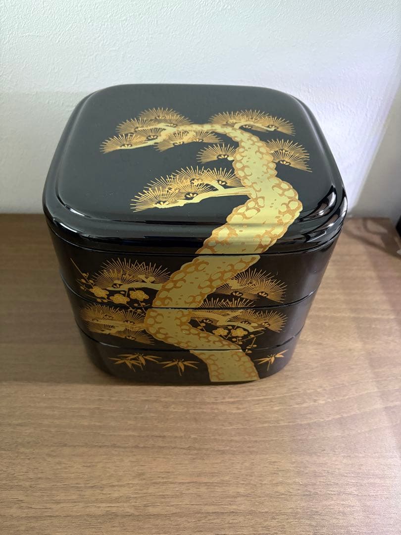 漆器 重箱 金色の松の木の模様 箱付き　会津形