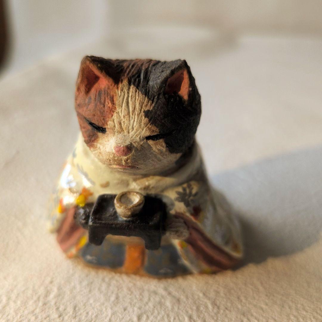 雛人形　三人官女　猫　伝統的スタイル
