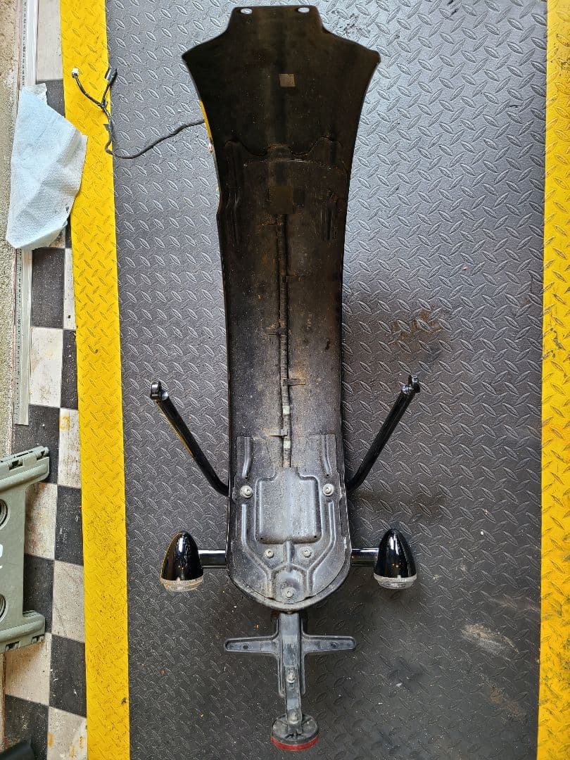 ボンネビルボバー純正リアフェンダーリアウィンカーブレーキランプ