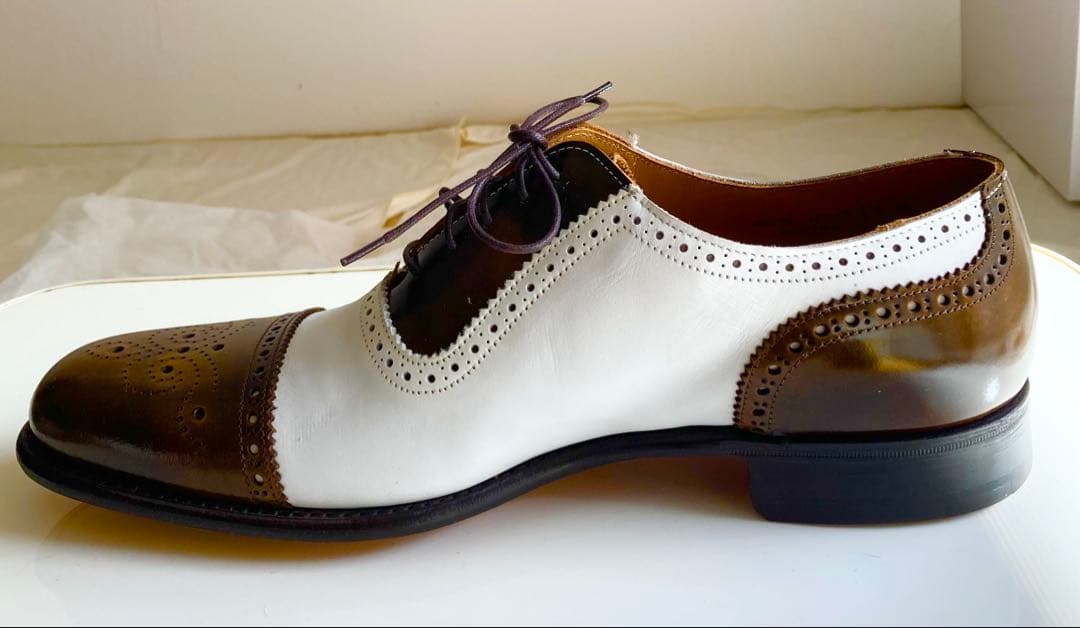 新品チーニー　ホワイト、ブラウンコンビ　26