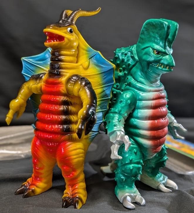 キングマイマイ成虫＆幼虫（ブルマァク復刻・怪獣郷）ソフビフィギュア２体セット