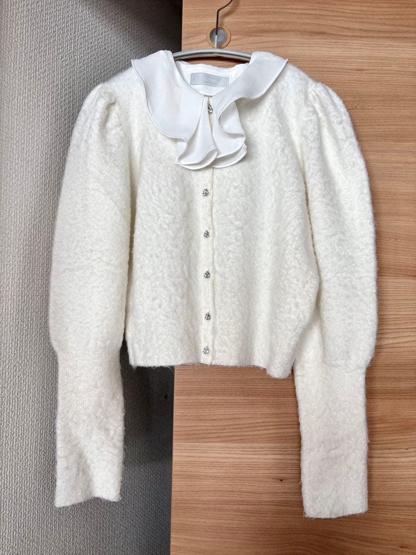 CELFORD フリルカラー付き ビジューカーディガン