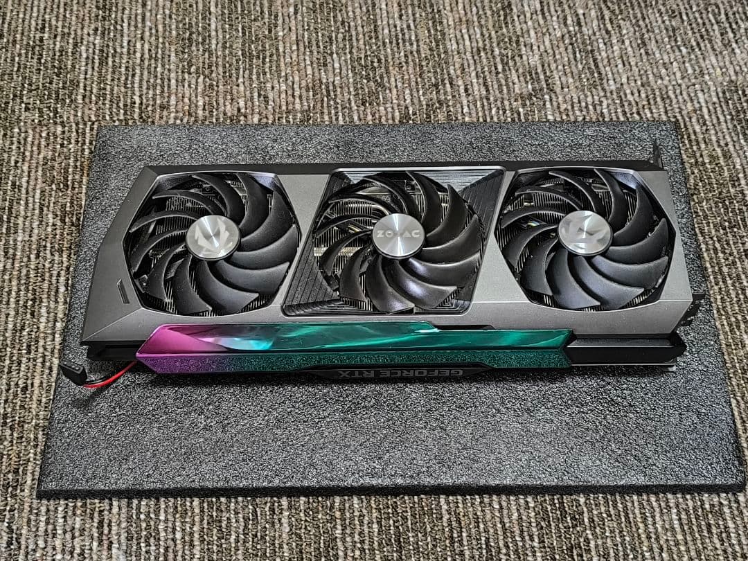 ZOTAC GAMING GeForce RTX 3070 Ti（外箱破れあり）
