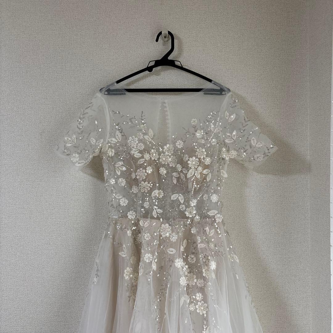 美品　花刺繍ウェディングドレス