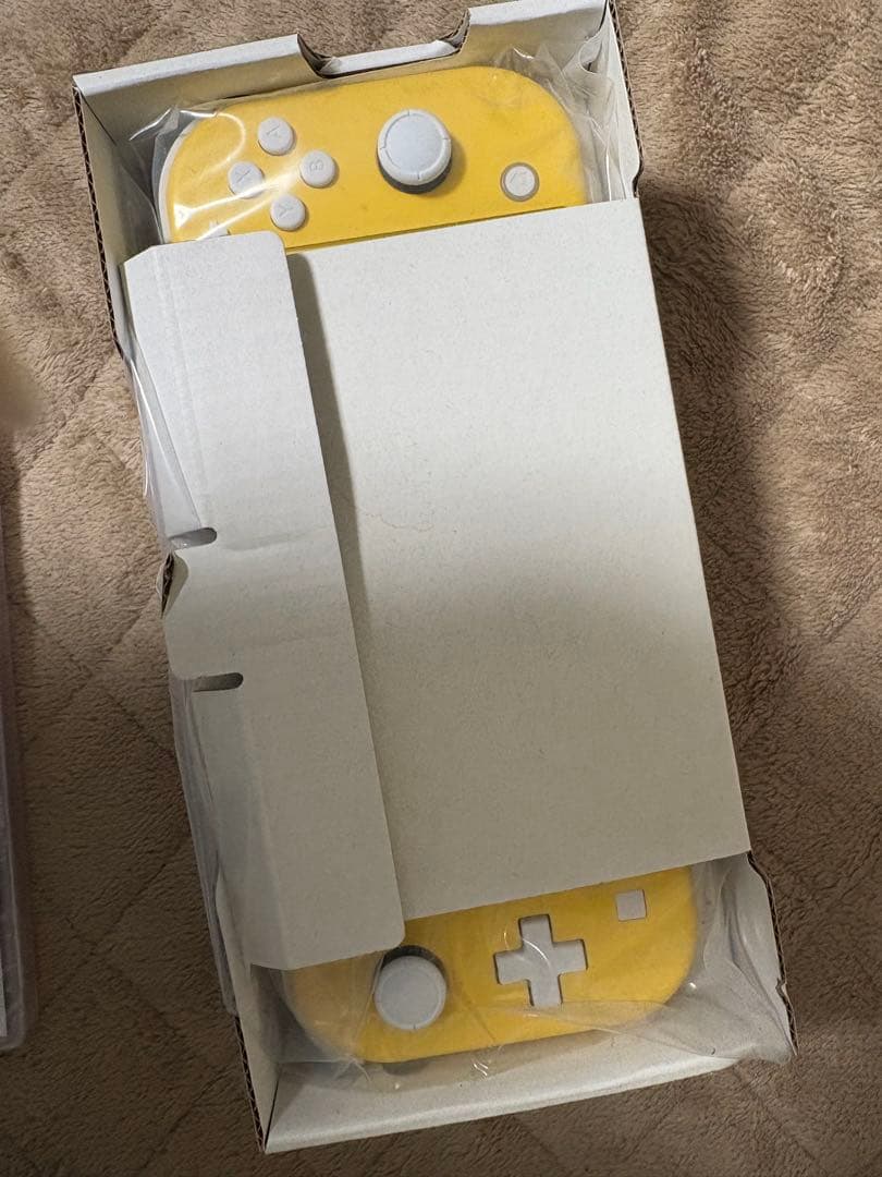 Nintendo Switch Lite イエロー 本体 新品　桃鉄ソフト付き