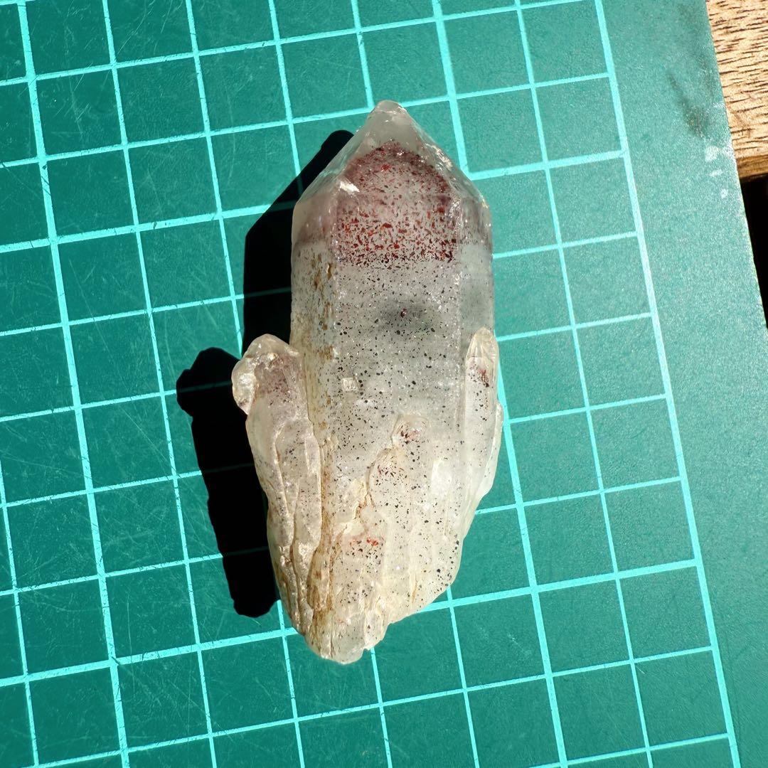 ストロベリーファントムクォーツ　大きめ　ファイヤークォーツ　苺水晶　原石①