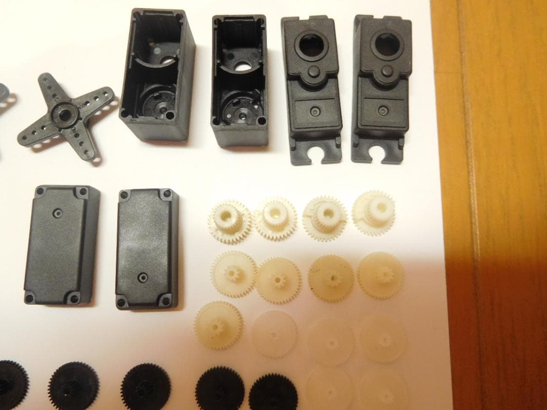 フタバ　 S3101 マイクロサーボ15個とその他まとめ売り