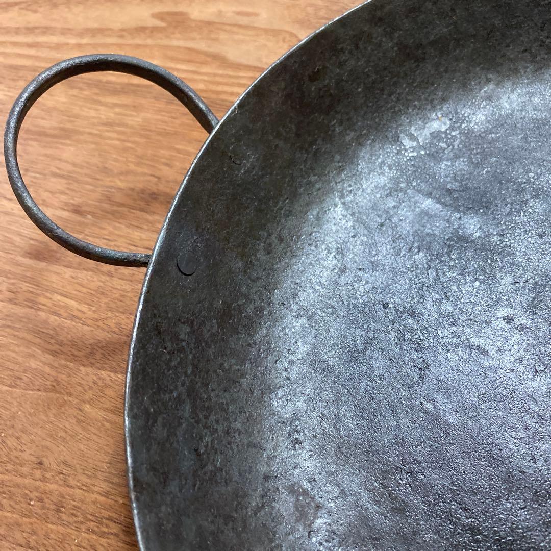 成田理俊　鉄製両手フライパン27㎝