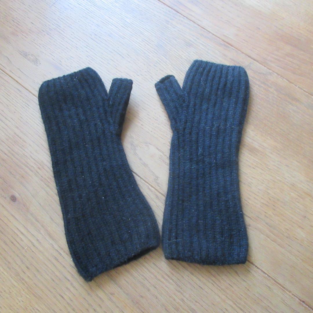 Johnstons of Elgin カシミヤフィンガーレスグローブ　黒　未使用