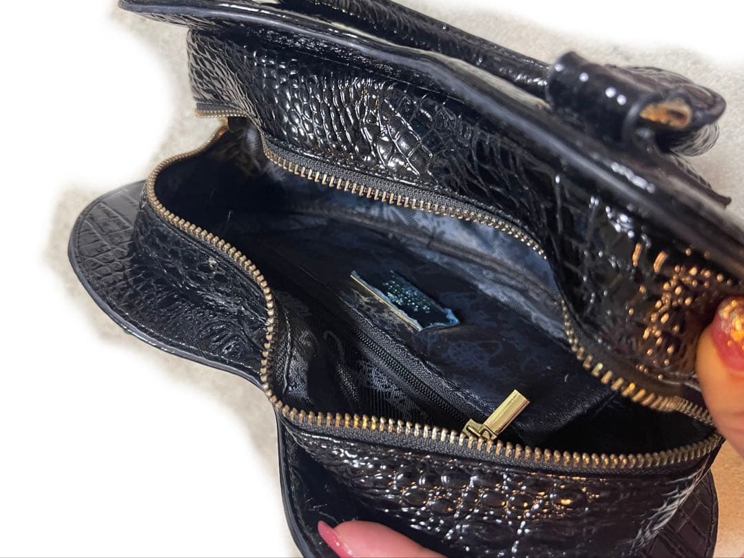 ハート型 クロコダイル風 ショルダーバッグ ブラック　ヴィヴィアン