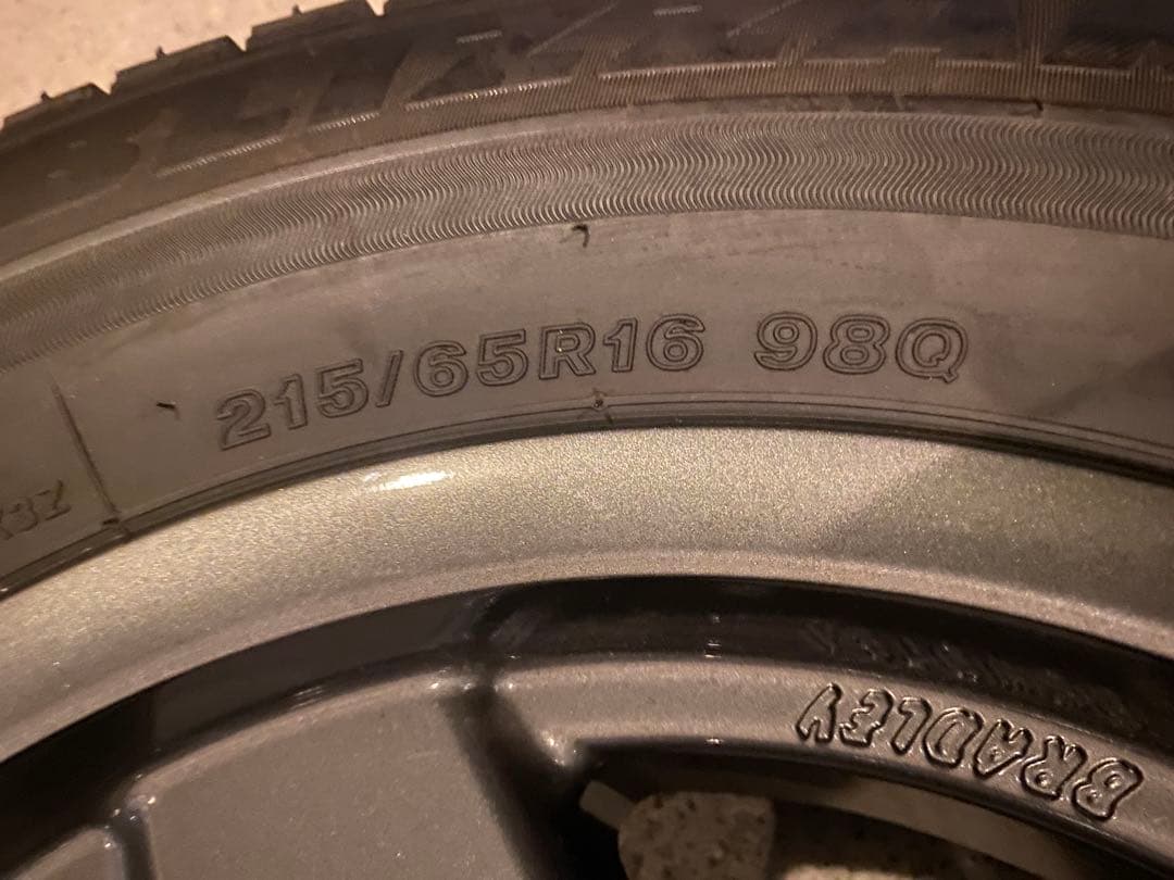 スタッドレスタイヤ　BRADLEY 16インチ4本　ジムニーシエラ　美品