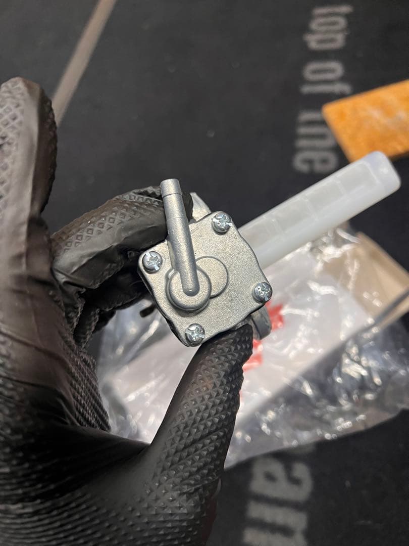 gsx250e gsx400e ザリ　ゴキ　ガソリンコック新品