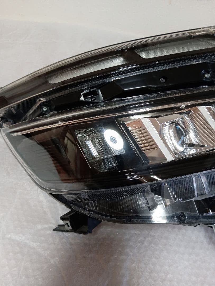 ヴォクシー80系後期ヘッドライトZRR80W/ZRR80/