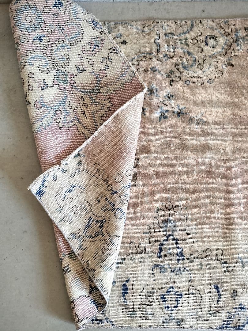 【タコ物語】シャビーなモーブピンクのヴィンテージラグ　No.722