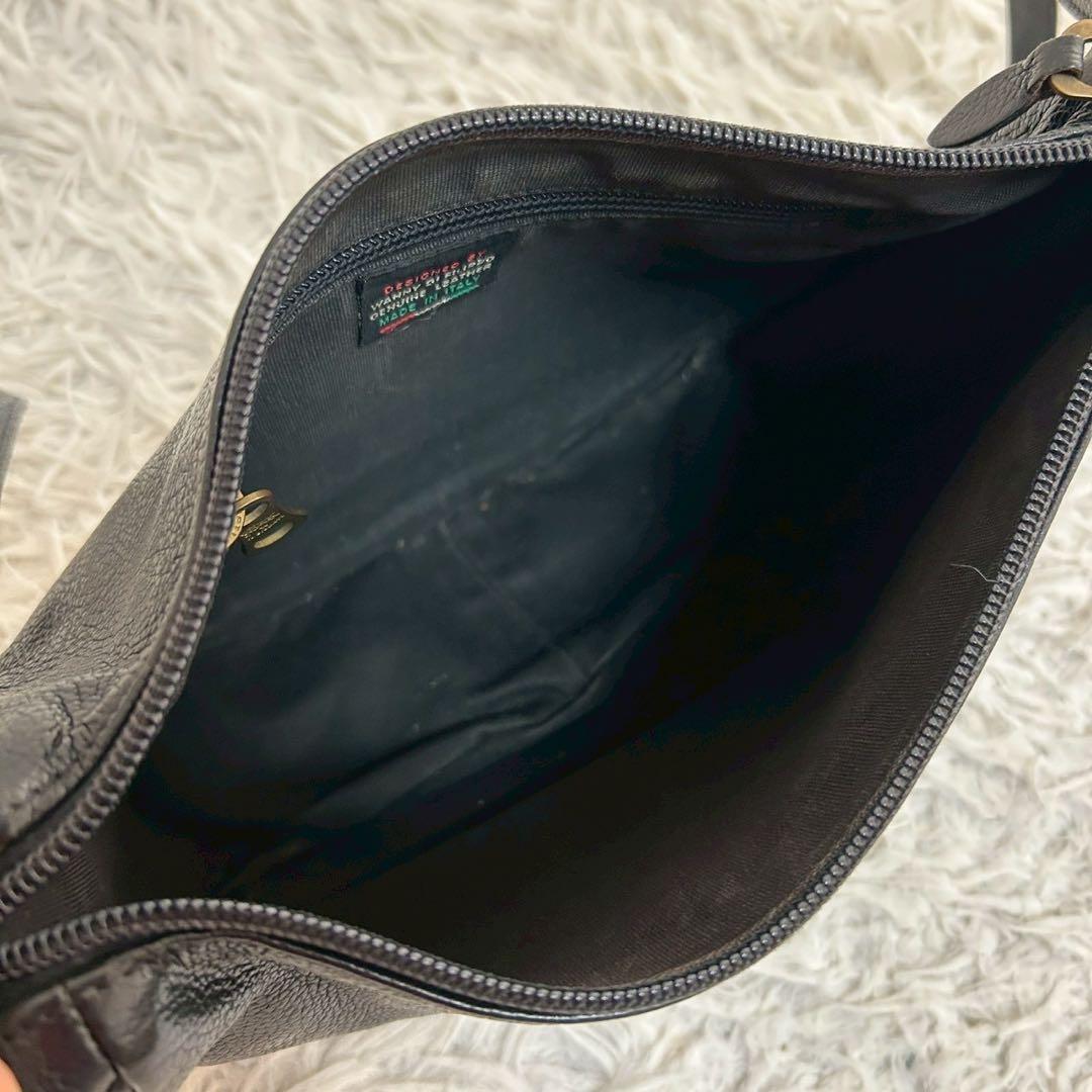 イルビゾンテ ショルダーバッグ ハーフムーン 三日月 レザー ブラック